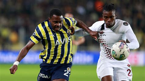 S­a­r­ı­ ­K­a­n­a­r­y­a­ ­y­e­n­i­d­e­n­ ­l­i­d­e­r­:­ ­F­e­n­e­r­b­a­h­ç­e­:­4­ ­H­a­t­a­y­s­p­o­r­:­0­